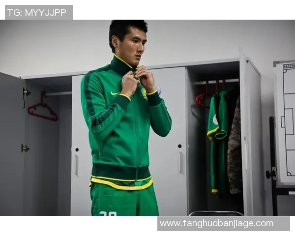 变装后更具魅力的足球明星们个性展示与时尚风采